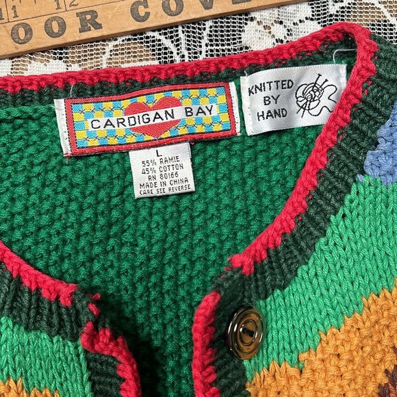 Colorful Farmhouse Scene Sweater Vintage 80โs Hand Knit Cardigan Bay - Picture 3 of 11